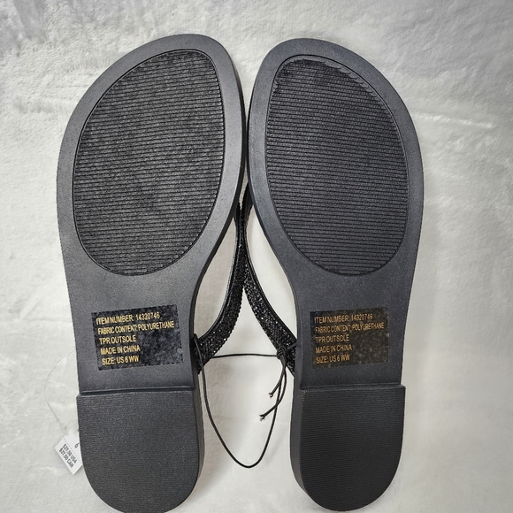 Torrid Flip Flops Black with Rhinestones Women's Size 6WW Sandals NWT - Picture 7 of 10